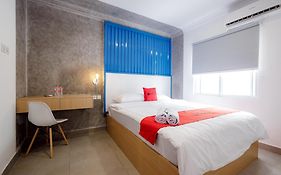 Reddoorz Plus At Jalan Gatot Subroto Jakarta